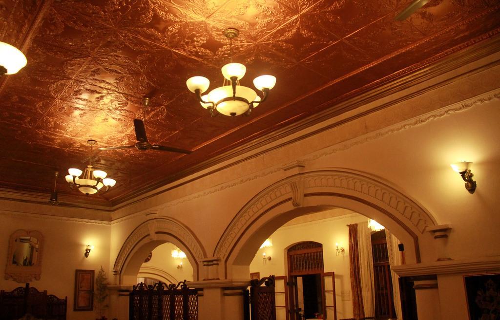 Manor House Hotel Embulpure Exterior photo