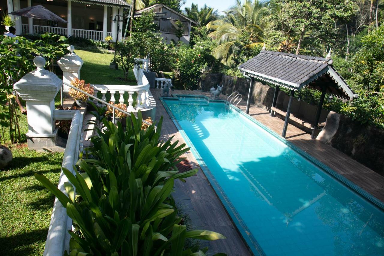 Manor House Hotel Embulpure Exterior photo